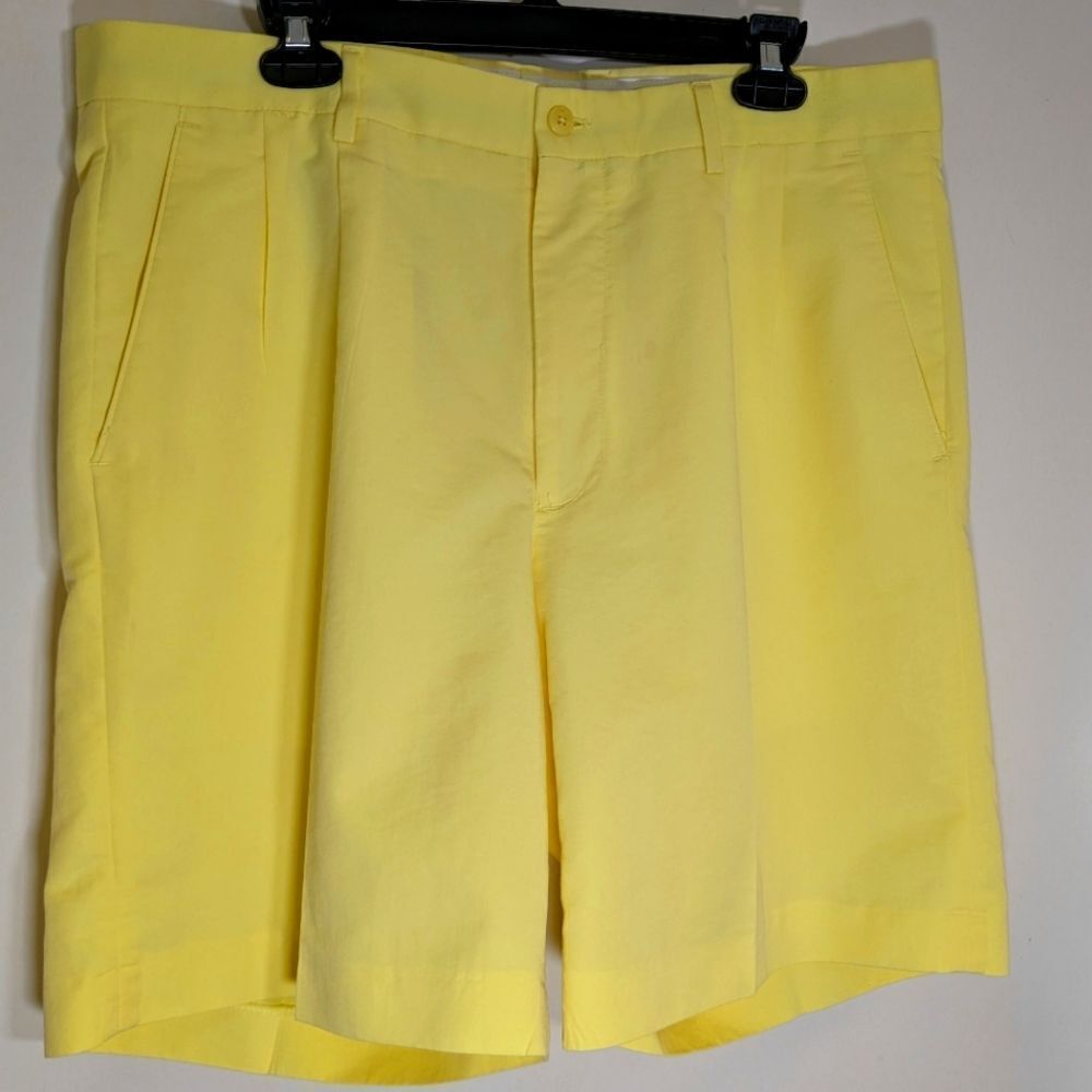 Alan Flusser Men's Yellow Pleated Golf Shorts Size 38